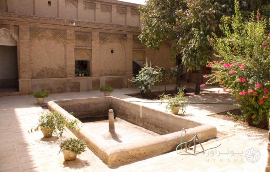 حیاط خانه نصیرالملک در شیراز